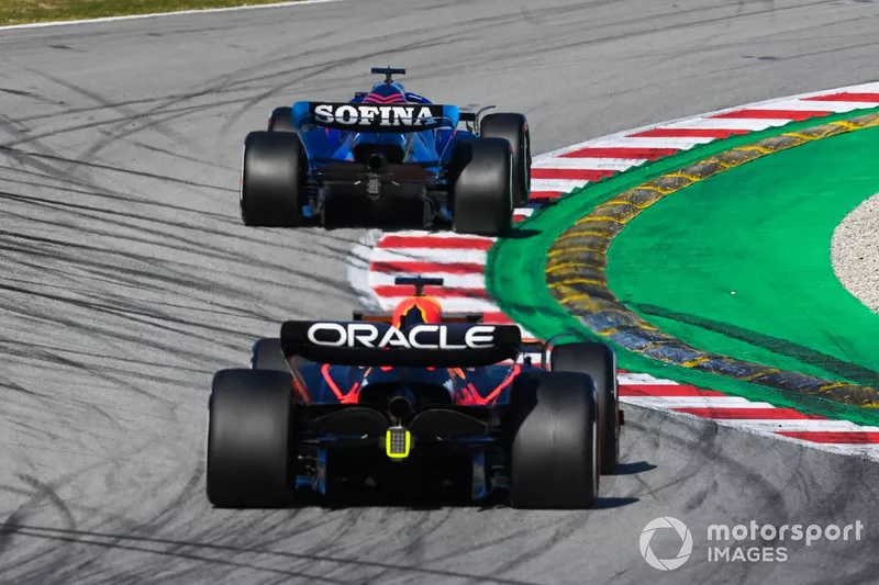 Nicholas Latifi, Williams FW44, Max Verstappen, Red Bull Racing RB18