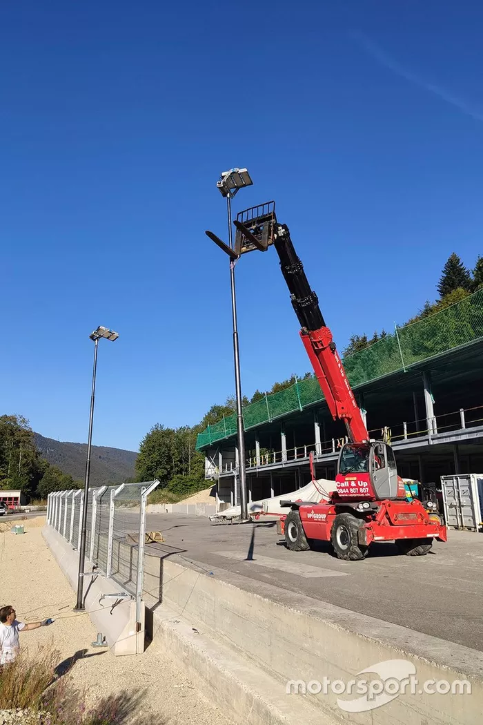 Fence and barrier test center