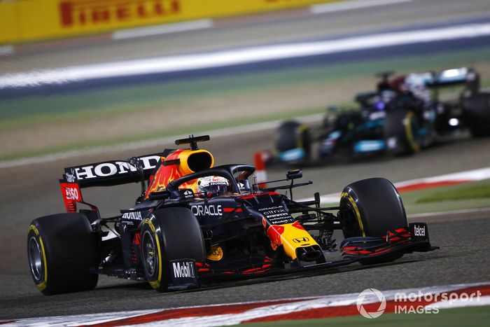 Max Verstappen, Red Bull Racing RB16B, Lewis Hamilton, Mercedes W12