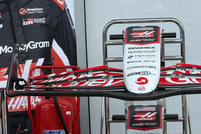 El alerón delantero de Haas