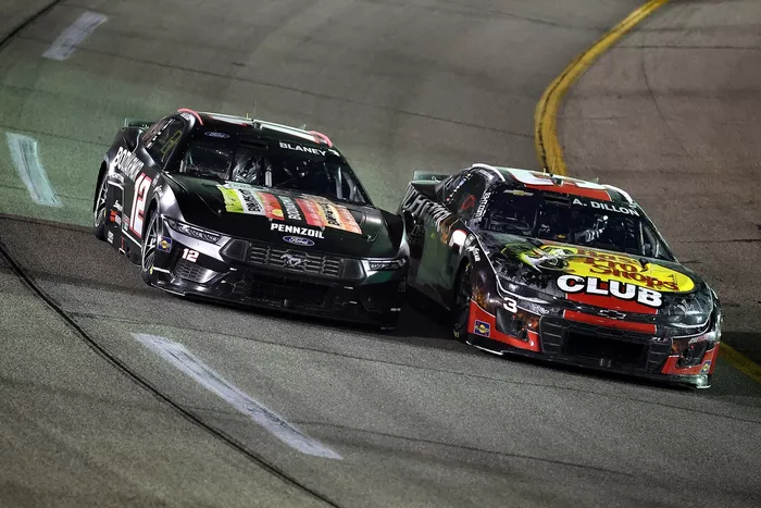Ryan Blaney, Team Penske Ford, Austin Dillon, Richard Childress Racing Chevrolet