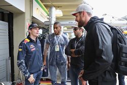 Max Verstappen, Red Bull Racing y Ricardo Lucarelli, Bruno Schmidt y Alison Cerutti, del equipo bras