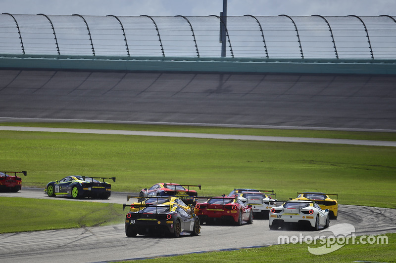 Acidente entre Jerome Jacaloni, #117 Ferrari 488 Challenge, e Amir Kermani, #124 Ferrari 488 Challenge