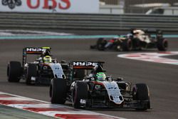 Nico Hulkenberg, Sahara Force India F1 VJM09 leads team mate Sergio Perez, Sahara Force India F1 VJM09