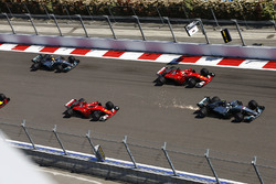 Valtteri Bottas, Mercedes AMG F1 W08; Sebastian Vettel, Ferrari SF70H; Kimi Räikkönen, Ferrari SF70H
