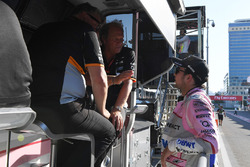 Серхіо Перес, Sahara Force India talks, Роберт Фернлі, заступник керівника Sahara Force India F1 та