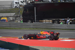 Max Verstappen, Red Bull Racing RB13 collieded