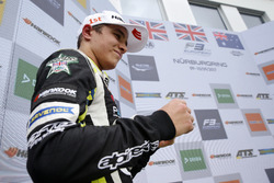 Podio: il vincitore della gara Lando Norris, Carlin Dallara F317 - Volkswagen