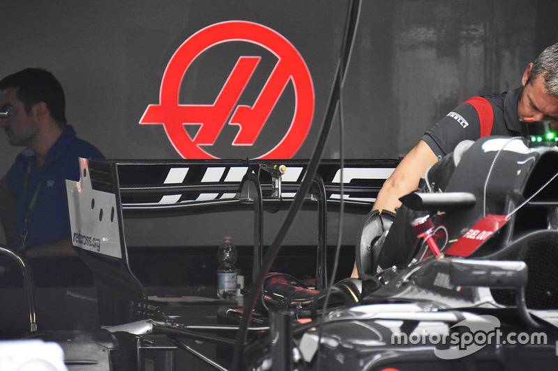 Detalle del alerón trasero del Haas VF-17
