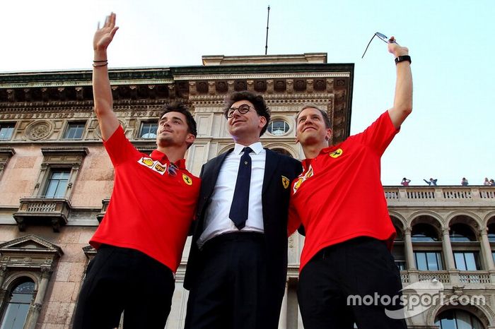 Charles Leclerc, Sebastian Vettel e Mattia Binotto (Chefe da equipe)