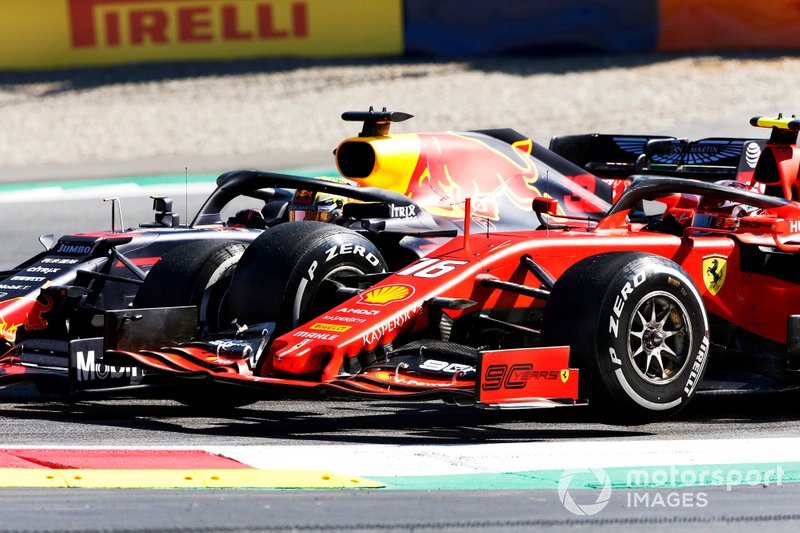 Max Verstappen, Red Bull Racing RB15, si scontra con Charles Leclerc, Ferrari SF90