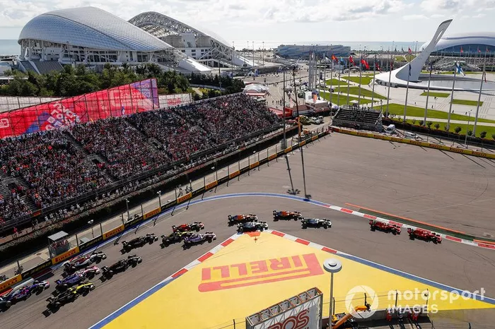 Inicio Sebastian Vettel, Ferrari SF90, Charles Leclerc, Ferrari SF90