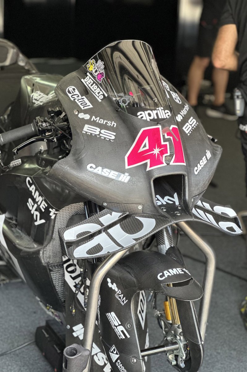 Dettaglio degli sfoghi d'aria ai lati del cupolino dell'Aprilia RS-GP nei test di Sepang