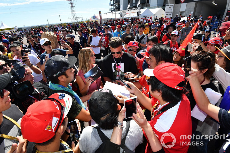 Lukas Podolski, Footballer and fans