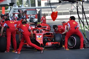 Kimi Raikkonen, Ferrari SF71H aux stands