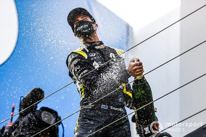 Podio: tercer lugar Daniel Ricciardo, Renault F1