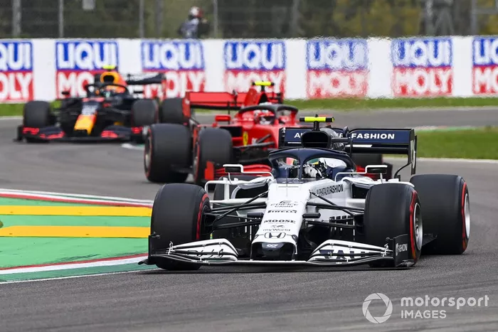 Pierre Gasly, AlphaTauri AT01, Charles Leclerc, Ferrari SF1000, y Alex Albon, Red Bull Racing RB16