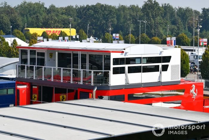 Motorhome de Ferrari F1 en Monza