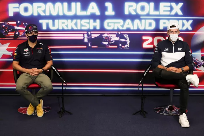 Sergio Pérez, Red Bull Racing  y Pierre Gasly, AlphaTauri en la conferencia de prensa