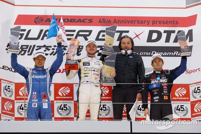 Podio de la carrera 1 de la Dream Race