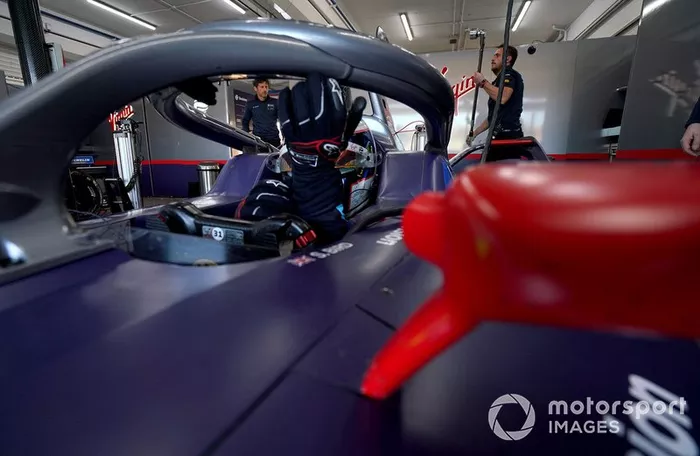 Sam Bird, Envision Virgin Racing, Audi e-tron FE06 in the garage