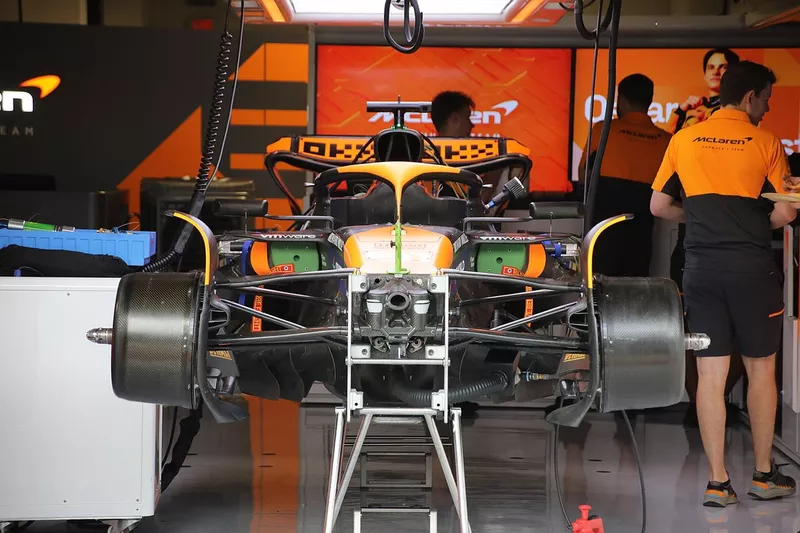 Détail McLaren MCL38 
