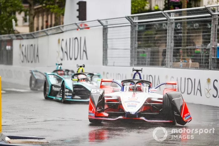 Jérôme d'Ambrosio, Mahindra Racing, M5 Electro, con el alerón dañado