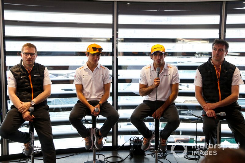 Andreas Seidl, Team Principal, McLaren, Lando Norris, McLaren, Carlos Sainz Jr., McLaren, and James Key, Technical Director, McLaren