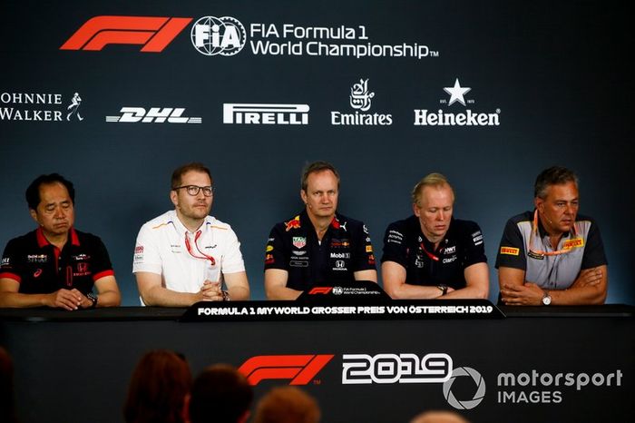 Toyoharu Tanabe, Director Técnico de F1, Honda, Andreas Seidl, Director de Equipo, McLaren, Paul Monaghan, Ingeniero Jefe, Red Bull Racing, Andrew Green, Director Técnico, Racing Point, y Mario Isola, Director de Carreras, Pirelli Motorsport, en la Conferencia de Prensa de los directores de equipo