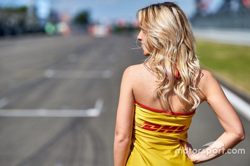 Chica de la parrilla