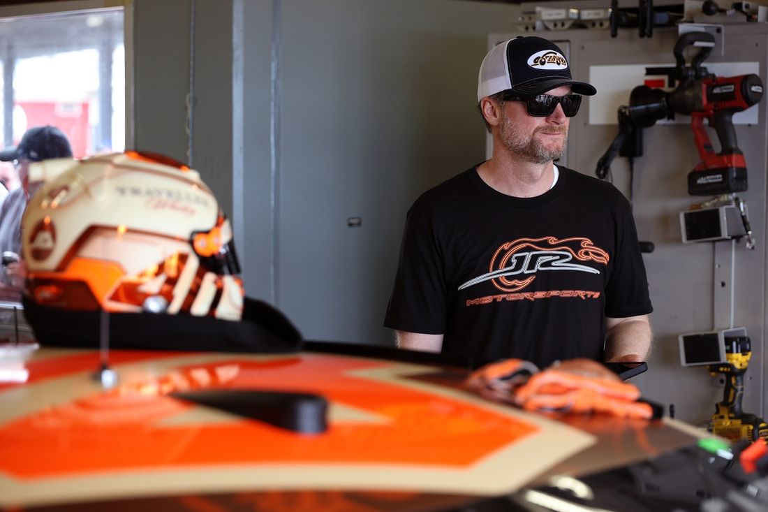 El miembro del Salón de la Fama y propietario del equipo JR Motorsports, Dale Earnhardt Jr.