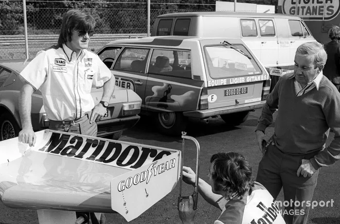 Alastair Caldwell, McLaren Team Manager and Teddy Mayer, McLaren Team Owner