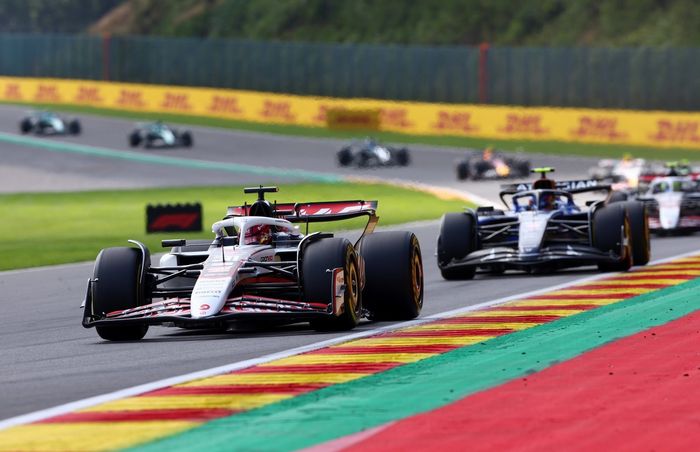 Esteban Ocon, Haas F1 Team, Carlos Sainz, Williams