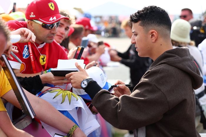 Isack Hadjar, Equipo Racing Bulls