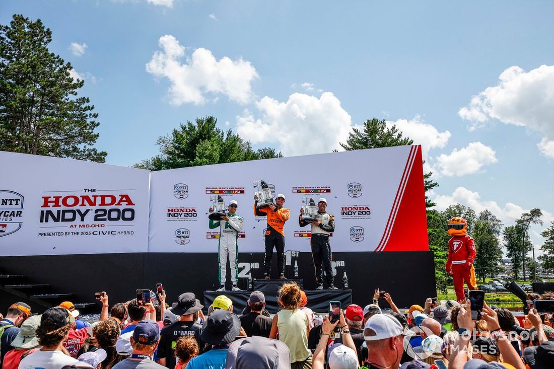 Alex Palou, Chip Ganassi Racing Honda, Patricio O'Ward, Arrow McLaren Chevrolet, Scott McLaughlin, Team Penske Chevrolet, podio