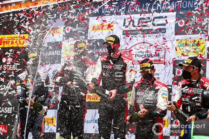 Podio: Ganador de la carrera Elfyn Evans, Scott Martin, Toyota Gazoo Racing WRT Toyota Yaris WRC, segundo lugar Dani Sordo, Borja Rozada, Hyundai Motorsport Hyundai i20 Coupe WRC, tercer lugar Sébastien Ogier, Julien Ingrassia, Toyota Gazoo Racing WRT Toyota Yaris WRC