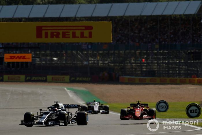 Yuki Tsunoda, AlphaTauri AT02, Carlos Sainz Jr., Ferrari SF21