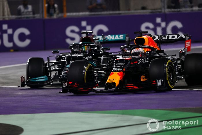 Max Verstappen, Red Bull Racing Lewis Hamilton, Mercedes 