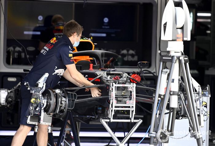 Freno y suspensión delantera del Red Bull Racing RB16B