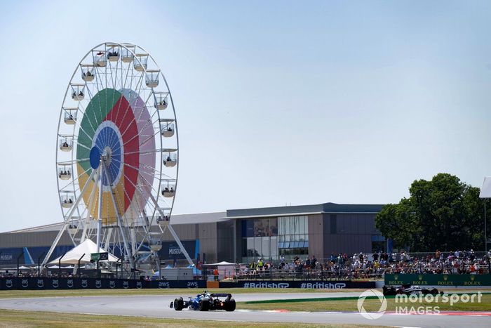 Kevin Magnussen, Haas VF-23, Alex Albon, Williams FW45