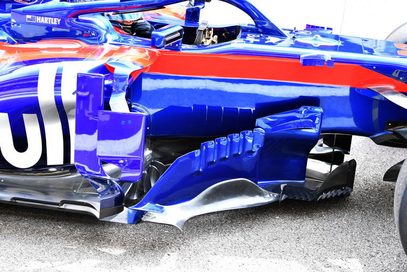 Scuderia Toro Rosso STR13, бокові дефлектори