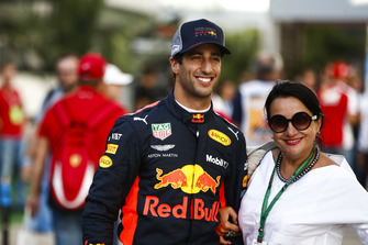 Daniel Ricciardo, Red Bull Racing, con una tifosa