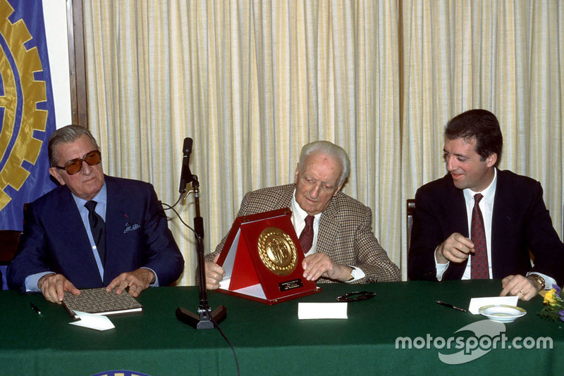 Maranello 1987, Enzo Ferrari junto a su hijo Piero Ferrari y el presidente de la FIA Jean Marie Balestre