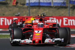 Kimi Raikkonen, Ferrari SF70H, Max Verstappen, Red Bull Racing RB13