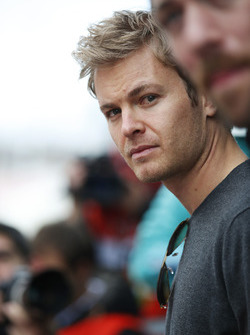 Nico Rosberg visite le paddock