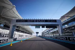 Track atmosphere