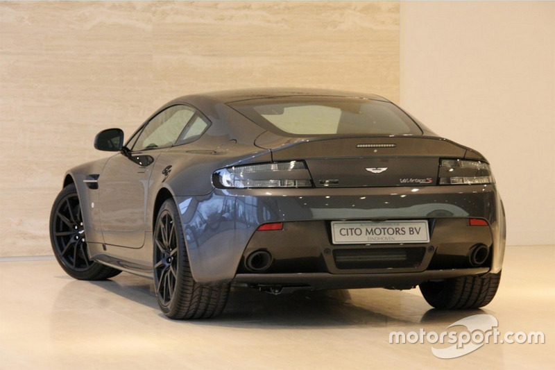 De Aston Martin V12 Vantage S van Max Verstappen