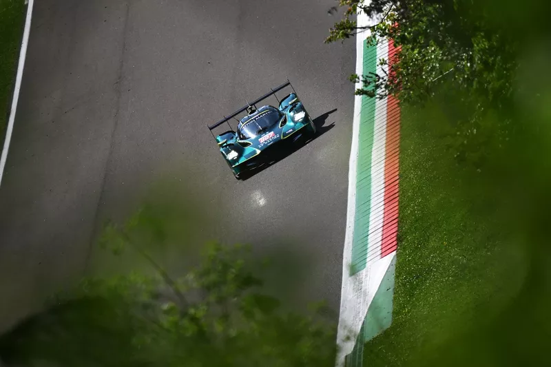 #007 Aston Martin Thor Équipe Aston Martin Valkyrie : Harry Tincknell, Tom Gamble