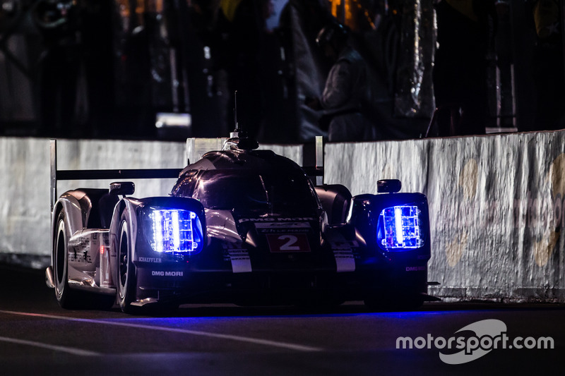 Der #2 Porsche 919 in der Boxengasse