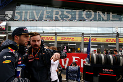Daniel Ricciardo, Red Bull Racing RB12 sur la grille